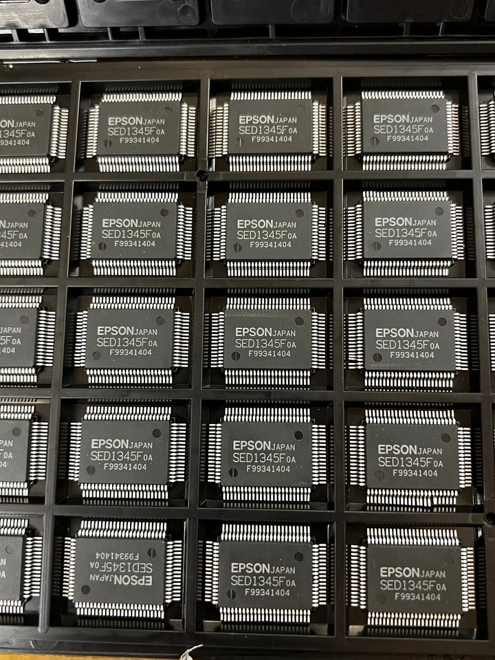 1 Stück/pcs. SED1345F0A EPSON CMOS Video LCD-Interface (VLI)  im QFP80 Gehäuse