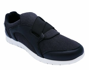 dunlop black trainers