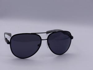 sunglasses that hide your eyes