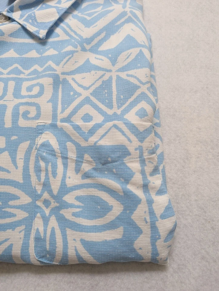 Quick Silver Mens button-up shirt with a light blue and white geometric Sz XL - Image 3 of 4