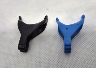 2 SÄTTEL BLAU UND SCHWARZ PFERD PLAYMOBIL