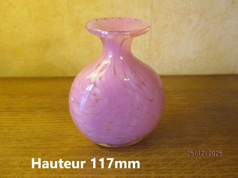 Vase à panse aplatie en verre jaspé rose Signé - Photo 2/4