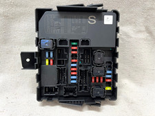 2011-2012 Infiniti Qx56 Ipdm Fuse Box Body Control Module Bcm 284b7-1la0a 2011-2012 Infiniti Qx56 Ipdm Fuse Box Body Control Module Bcm 284b7-1la0a