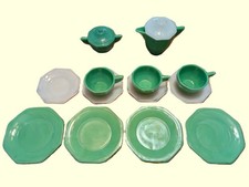 Akro Agate Octagonal Large Closed Handle 15 Piece Childs Set Jadeite Green White
