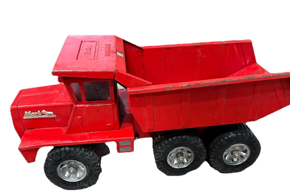 Camión de volteo Buddy L Mack de colección con logotipo de Bulldog Foto 3 de 4