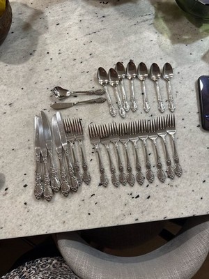 Oneida Community Damask Rose Silverplate Flatware Set - 25 Pieces