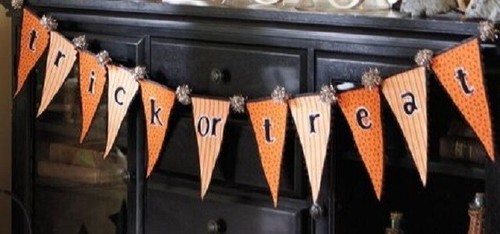 POTTERY BARN KIDS 2011 HALLOWEEN TRICK OR TREAT BANNER NEW OPEN PACKAGE