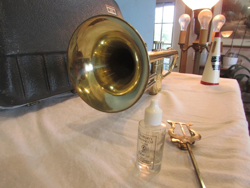 TROMPETA VINTAGE--CON ESTUCHE BOQUILLA GOLD CONN Student bach 7c Foto 3 de 4