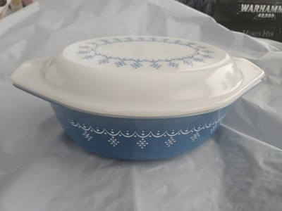 Vintage Pyrex Blue Snowflake Garland Oval 1 1/2 Qt Casserole Dish with Lid