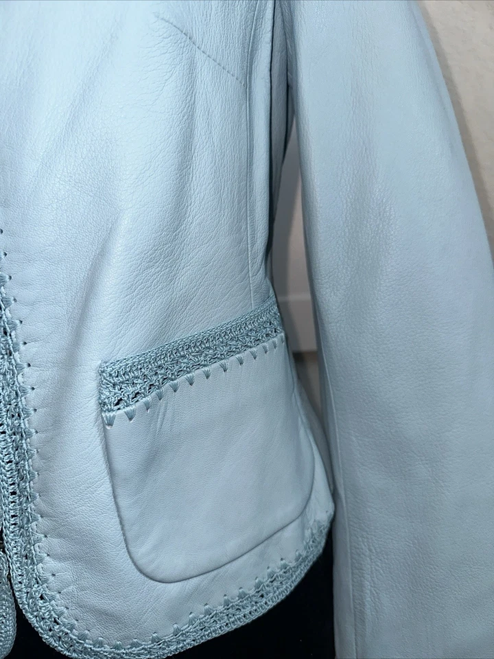 Blazer/chaqueta de cuero azul Nine West con tema de ganchillo talla pequeña Foto 4 de 4