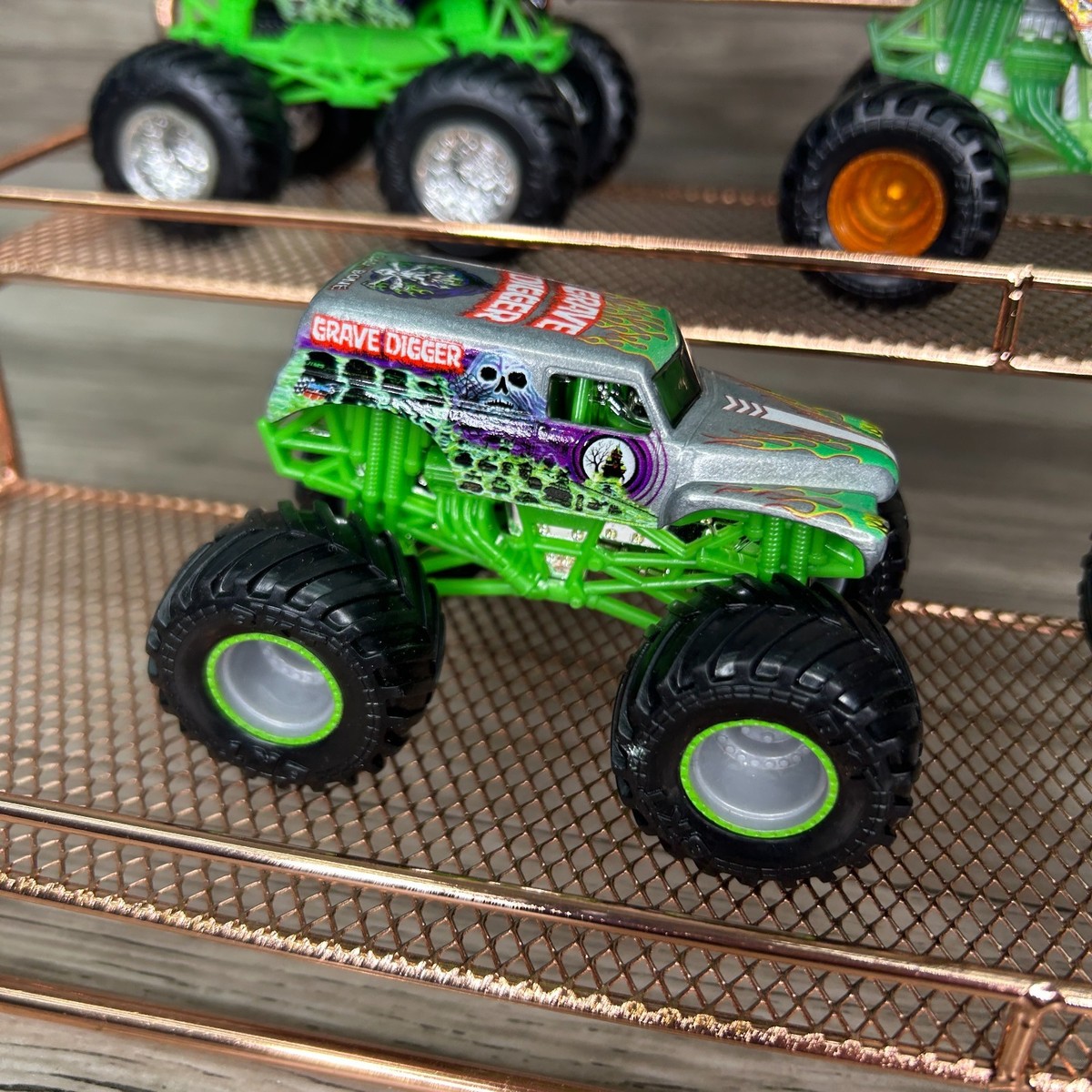Monster Jam Truck Lot Grave Digger Dragon Joker 1:64 Spin Master