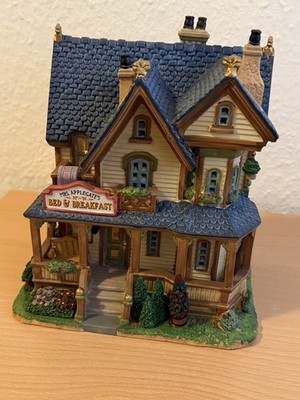 Lemax  25394 Haus Bed & Breakfast
