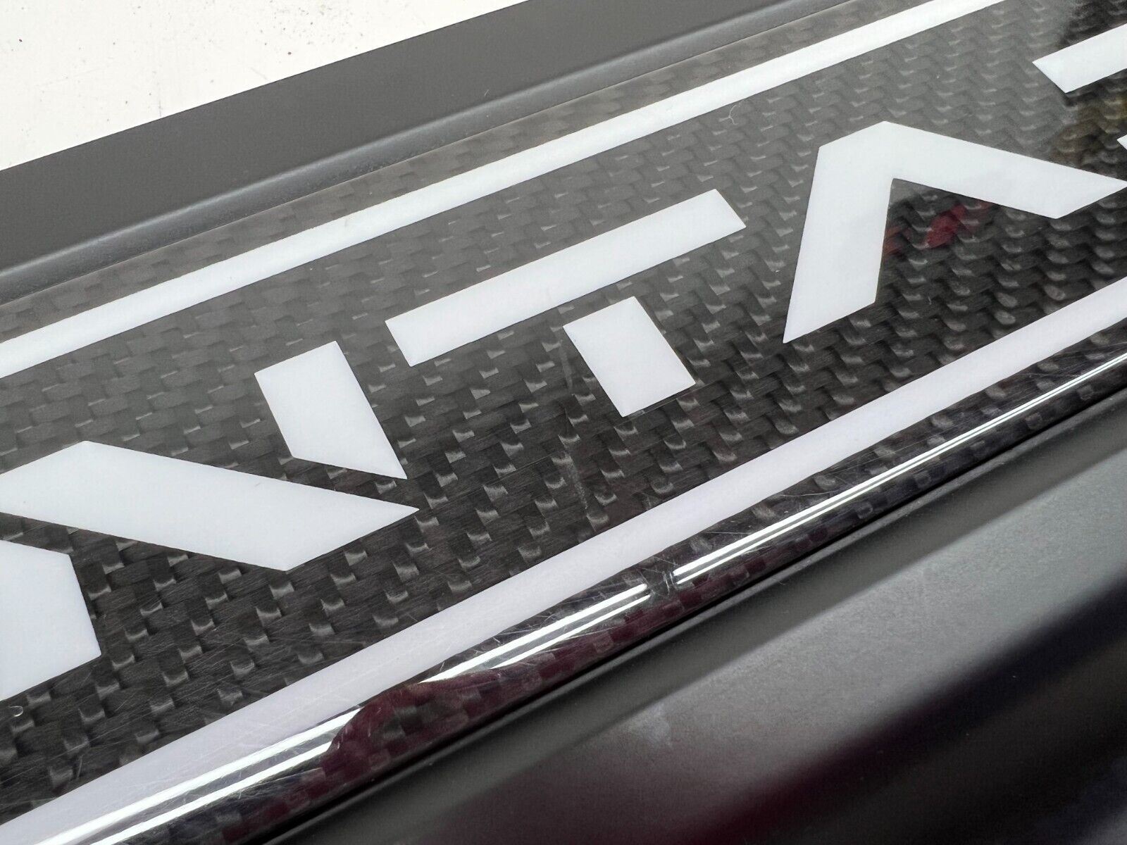 LAMBORGHINI AVENTADOR PASSENGER RIGHT CARBON DOOR SILL PANEL OEM 470853492B
