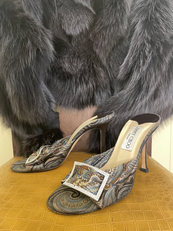 jimmy choo silk paisley 4” heel w/ rectangular rhinestone emblems perfect - Image 3 of 4