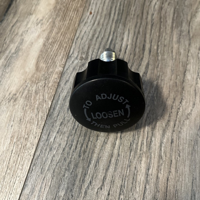 Life Fitness C3 Upright Bike Seat Adjustment Knob (MX66)
