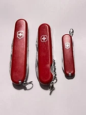Lot of 3 Swiss Army knives - Victorinox Tinker - Classic - Wenger Commander