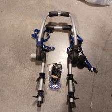 Thule Gateway Pro 3 Trunk Rack: 3-Bike, Black with Thule Straps