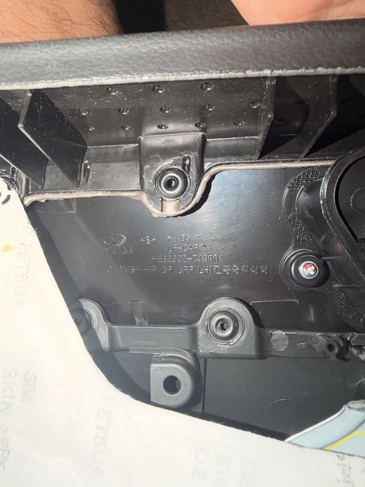 Panel de moldura de puerta delantera izquierda del lado del conductor OEM para Hyundai Sonata negro Foto 4 de 4