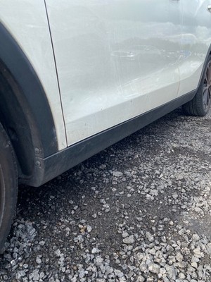 Side skirt left 2018 SsangYong Tivoli White