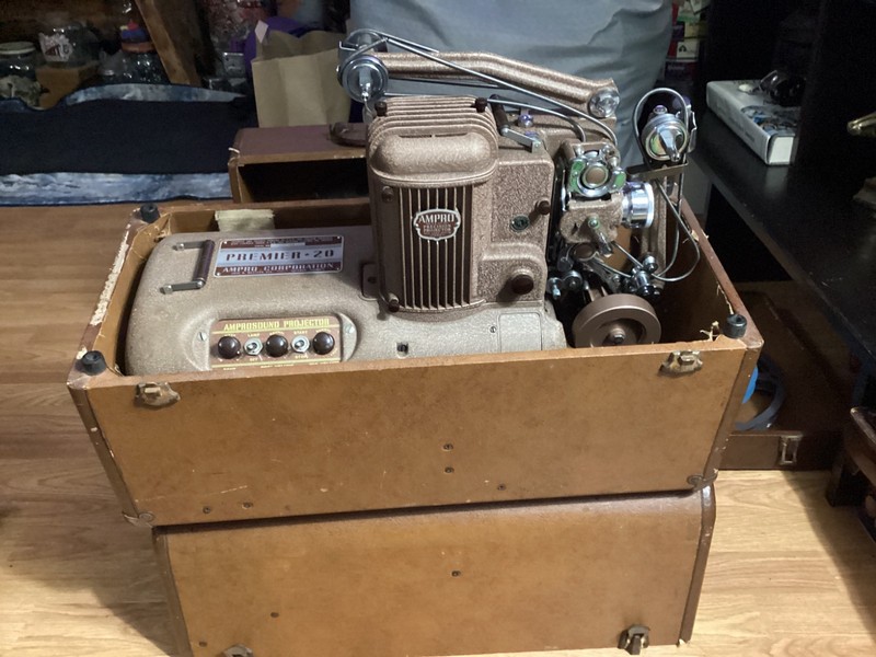 Vintage Ampro Precision Projector  Premier 20 Amprosound  w/ Carraying Case