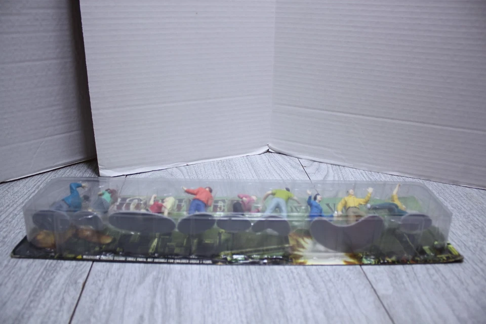 Horrified B-Movie Victims 2006 Action Figures Godzilla Figure Accents - Image 3 of 4