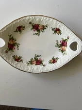 Vintage Royal Albert ,old country roses dish 9 1/2 by 6 1/2in, made in England