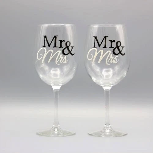 Juego de 2 copas de vino Mr and Mrs grabadas personalizadas para boda Foto 2 de 2