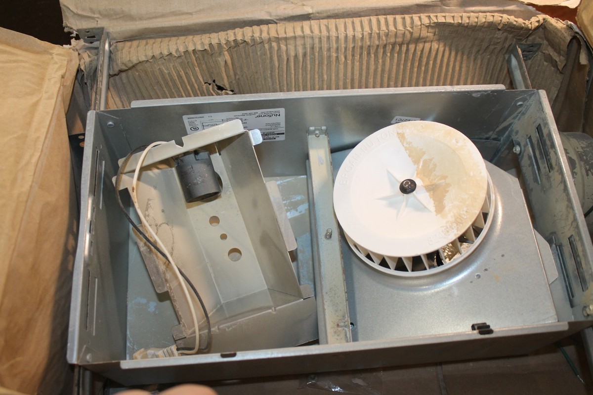 Broan NuTone 668RP Bathroom Ventilation Ceiling Exhaust Fan With Light  As-IS | eBay