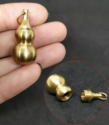 Schlüsselanhänger Elegante Messing-Pillendose: Wasserdichtes Geheimversteck
