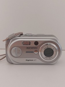 Samsung Digimax A7 7.0MP Digital Camera - Silver