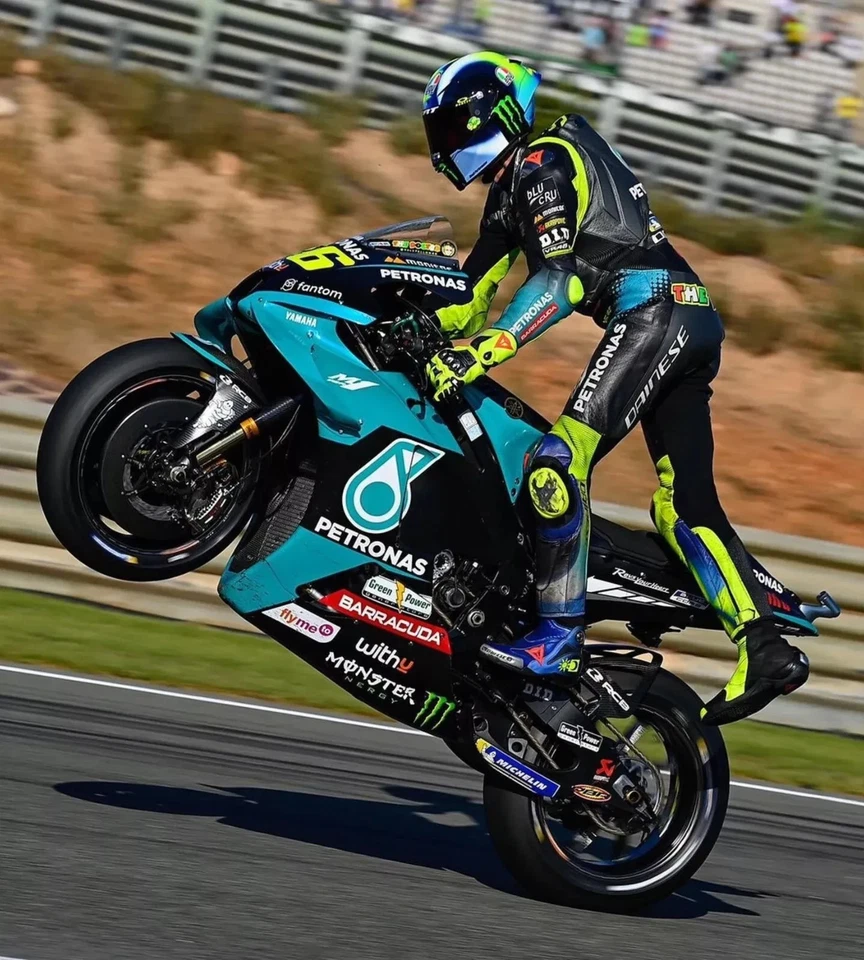 YAMAHA YZR-M1 VALENTINO ROSSI #46 2021 MOTO GP DIECAST BIKE 1/12 SCALE NEW! - Immagine 3 di 3