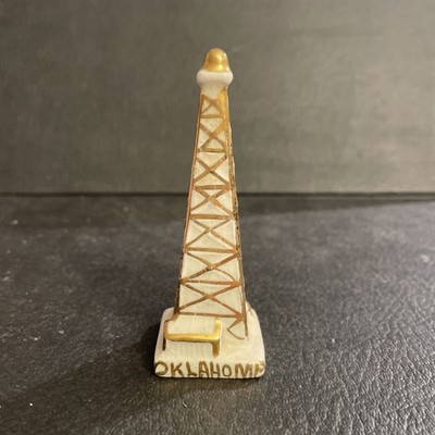 Vintage Ceramic Oil Derrick Rig Oklahoma Souvenir Figurine Gold Trim 3.25 