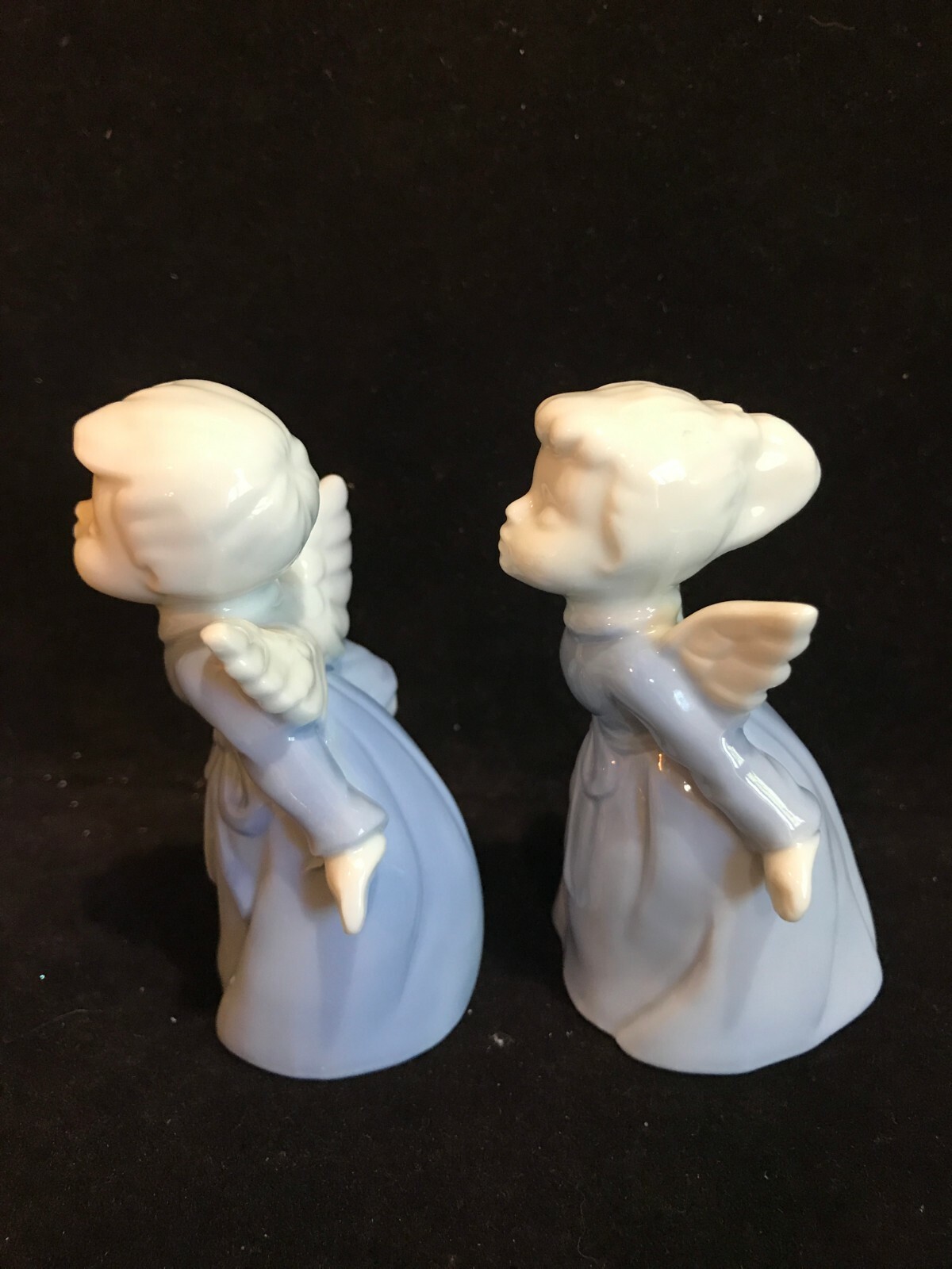 VINTAGE WHITE AND BLUE CERAMIC KISSING ANGELS FIGURINES3.75" High