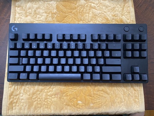 Logitech G pro wired mechanical keyboard, blue clicky keys - Picture 5 of 7