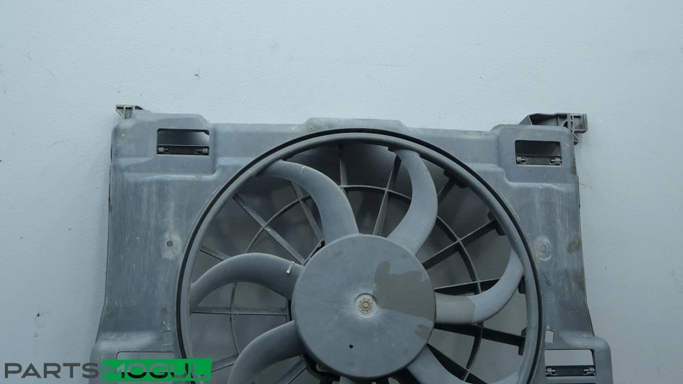 2011 LAND ROVER RANGE ROVER HSE VENTILADOR DE REFRIGERAÇÃO RADIADOR AH42-19E735-AB FABRICANTE DE EQUIPAMENTO ORIGINAL. - Imagem 3 de 4