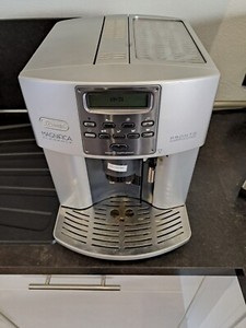 DeLonghi Magnifica Elegance Kaffeeautomat
