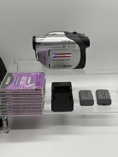 SONY HANDYCAM DCR-DVD105 CHARGER 8 BLANK MEDIA 2 BATTERIES CASE