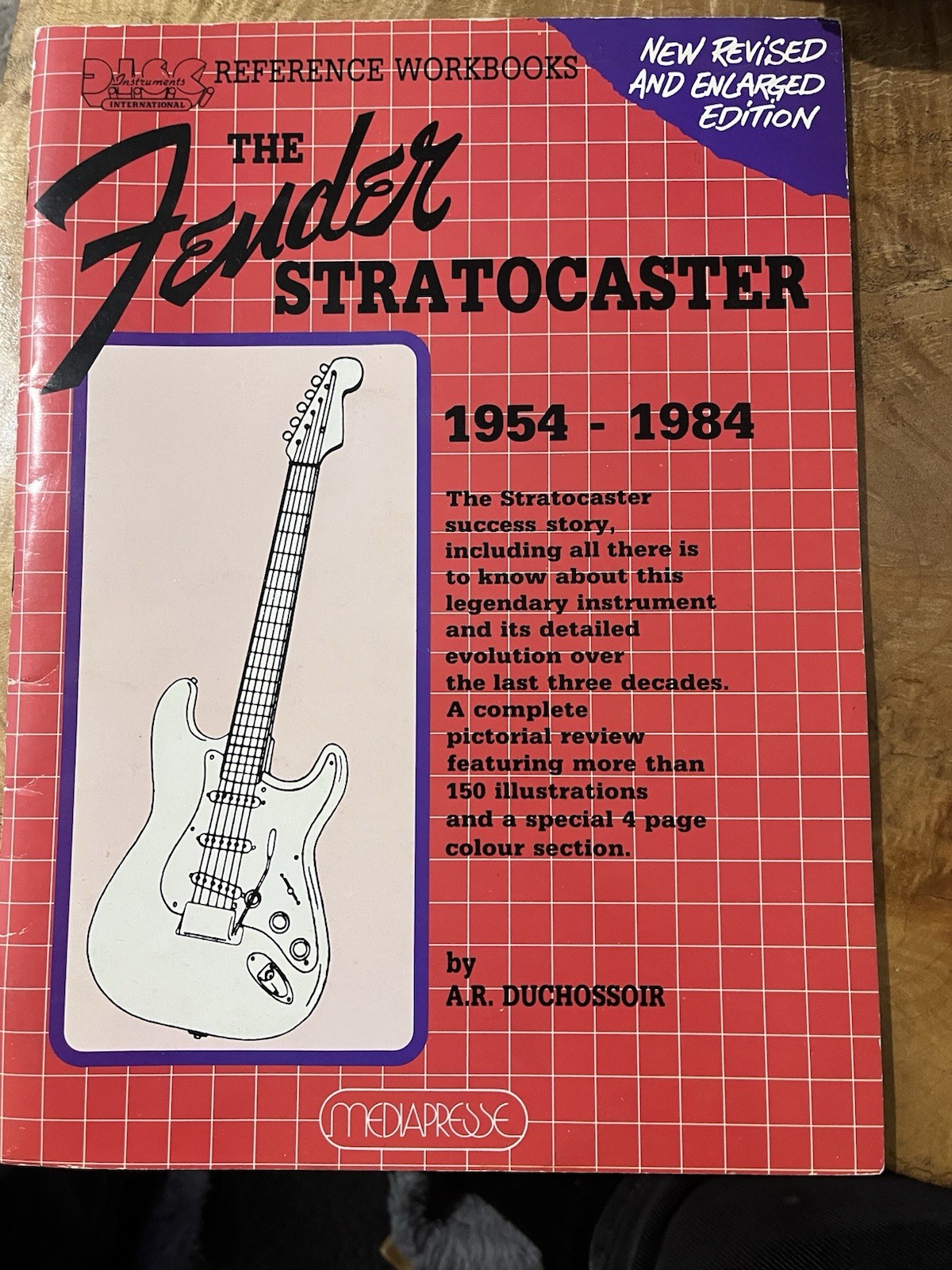 Fender Stratocaster 1954-1984 By A.R. Duchossoir Revised & Enlarged Edition 1985