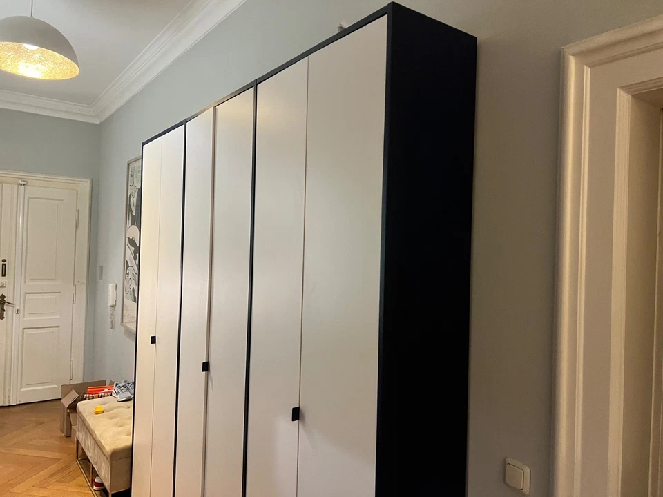 Garderobenschrank MYCS weiß/blau (außen), 228x35x233, ideal im Eingangsbereich