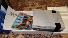 Consola Nintendo NES Control Deck System casi completa en caja 