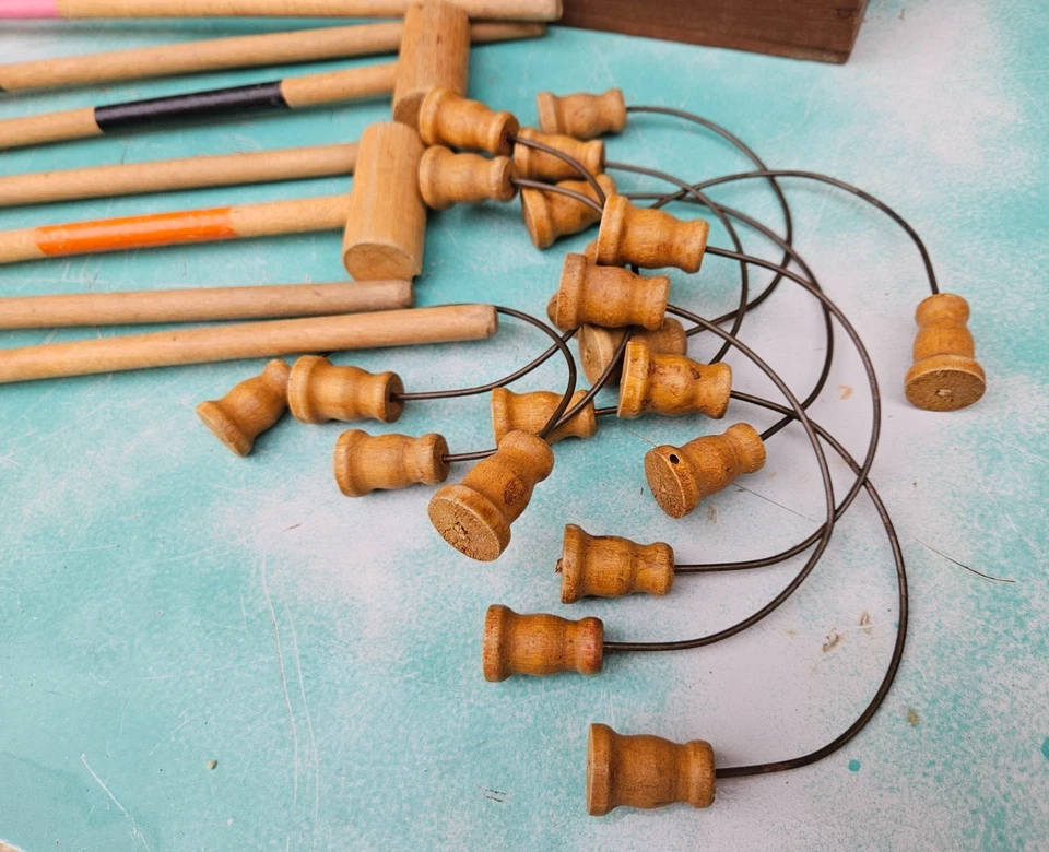 ANCIEN  JEU DE  CROQUET DE SALON DANS SON COFFRET D'ORIGINE - Photo 4/4