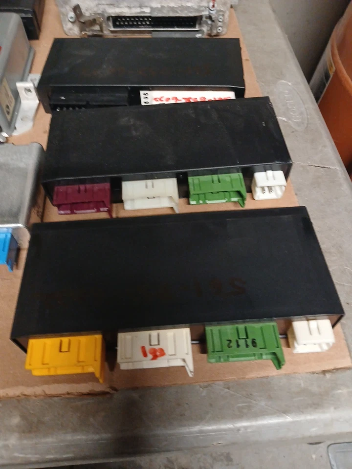 Huge Lot Of 1989 BMW 535i Control Modules And Relays - Image 2 of 4