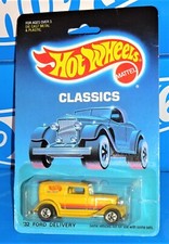 Hot Wheels 1989 Classics #7672 '32 Ford Delivery Yellow w/ Blue Stripe BWs