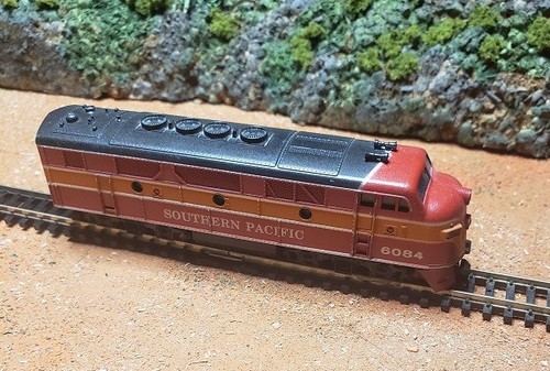 Escala N: Maniquí diésel vintage Con-Cor SoPac #6084, modelo de tren ferrocarril - NiB | Zustand: New