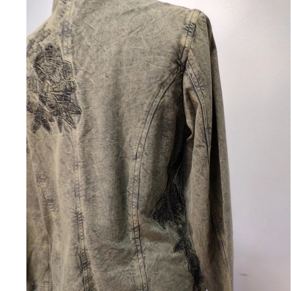 Chaqueta de mezclilla Coldwater Creek verde oliva bordada con dos botones talla 10 bolsillos Foto 4 de 4