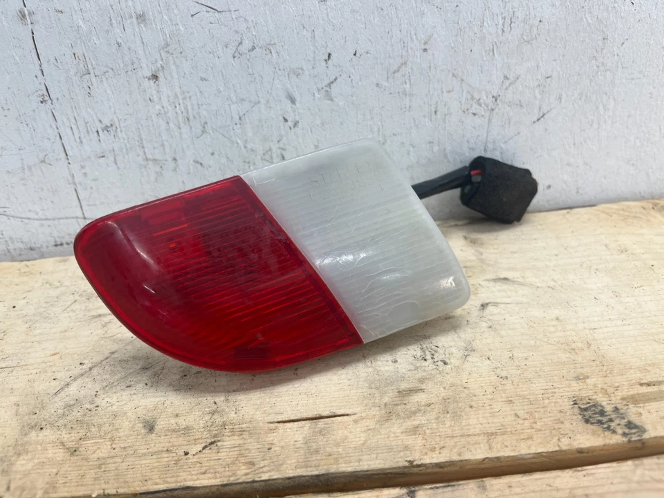 Lámpara de luz de cortesía para puerta lateral izquierda Mazda RX7 88-91 roja blanca convertible Foto 2 de 4