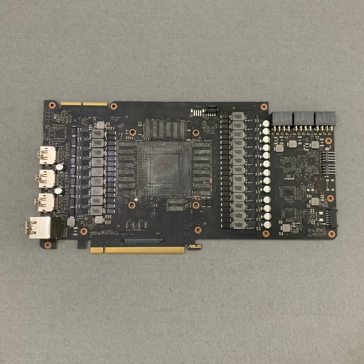 PCパーツ ASUS - RTX 3090 ASUS NVIDIA GeForce RTX 3090 Strix Overclocked Triple-Fan