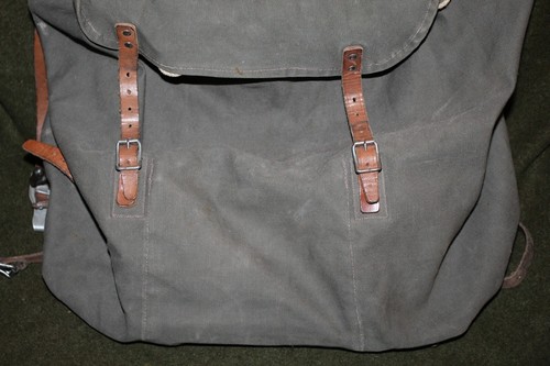 Original WW2 Era Swiss Army Canvas Rucksack/Backpack w/Metal Frame - Picture 3 of 20