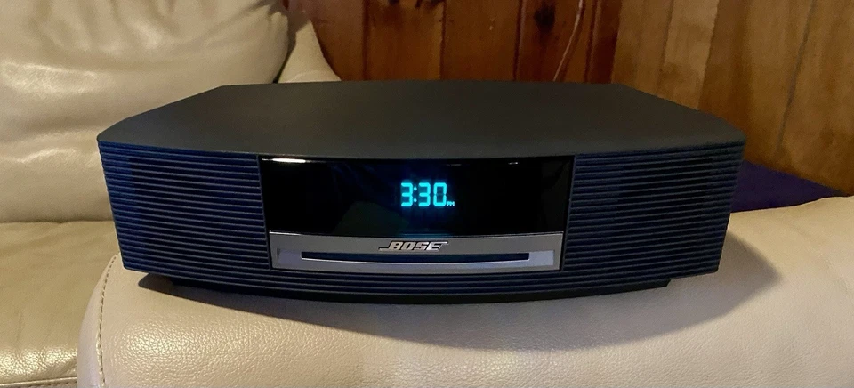 Sistema de música Bose Wave reproductor de CD AM/FM REACONDICIONADO/EXCELENTE ESTADO/NUEVO CONTROL REMOTO/MANUAL Foto 2 de 4