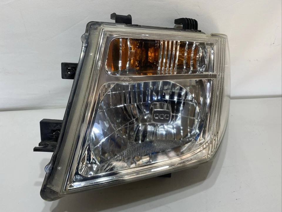 Nissan Pathfinder R51 left Headlight & Navara D40 2005-2007 OEM Replacement - image 2 of 4
